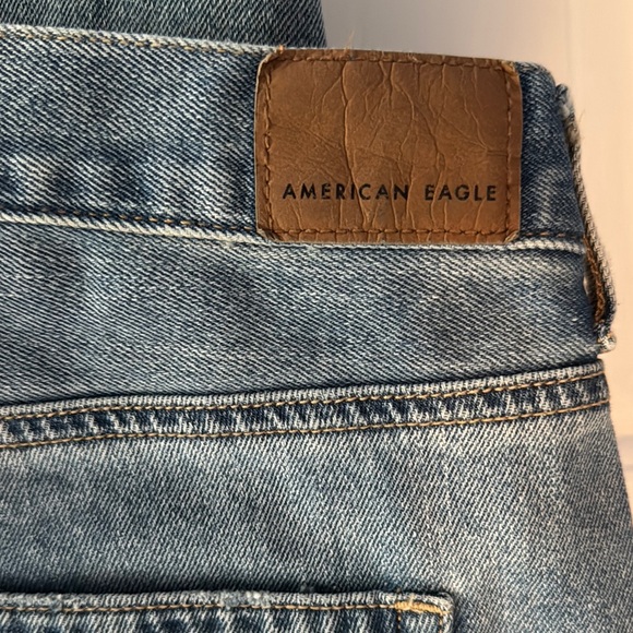 American Eagle Outfitters High Rise Mom Blue Jeans - Picture 6 of 6